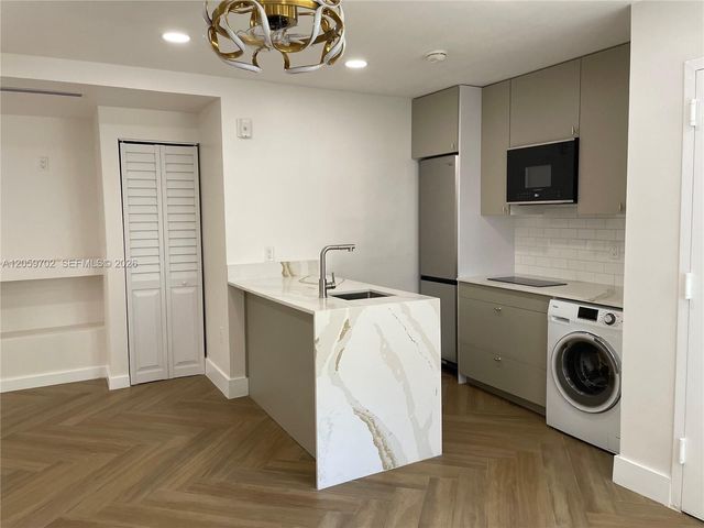 731 6th st 104E, Miami Beach, FL 33139