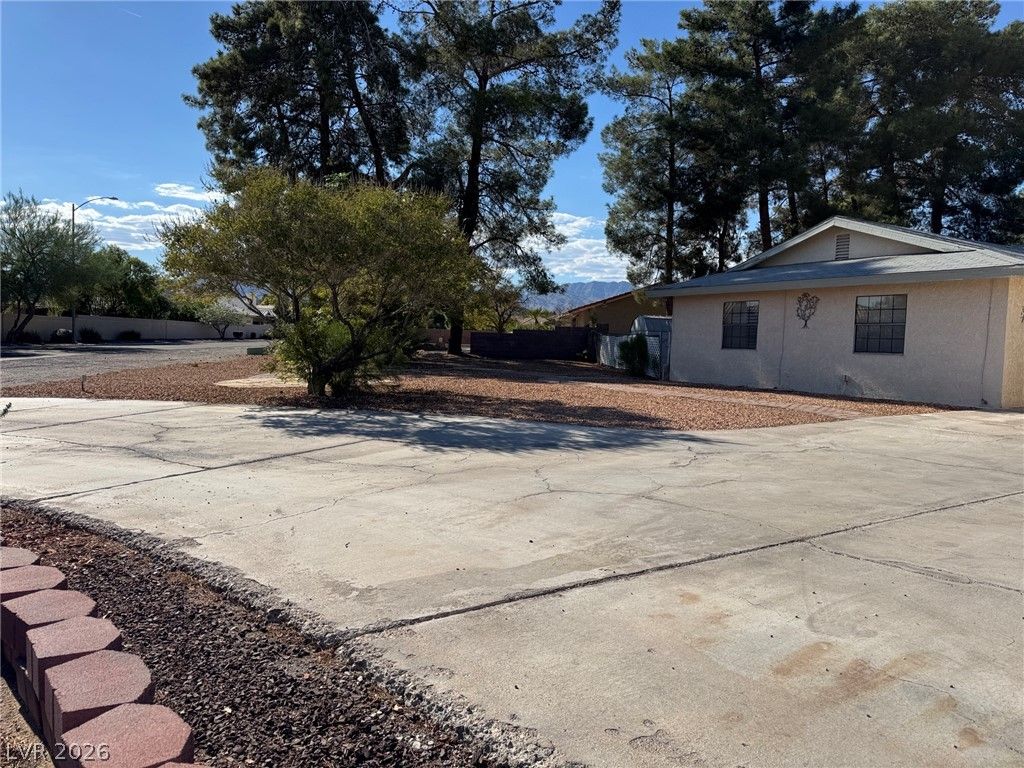 7920 Hickam Avenue, Las Vegas, NV 89129 — photo 4