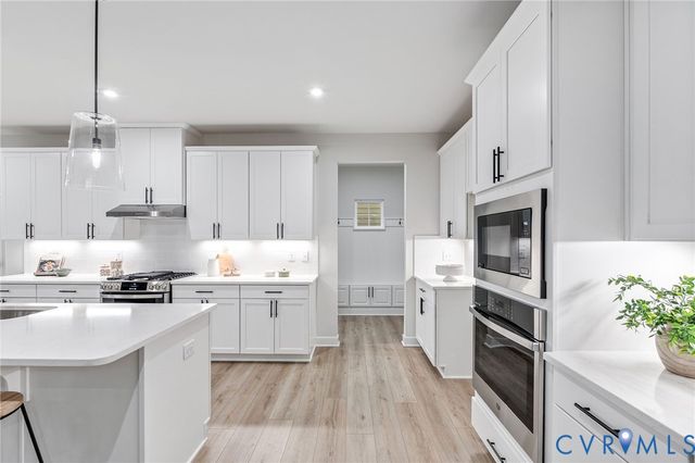 18724 Holly Crest Dr, Moseley, VA 23120