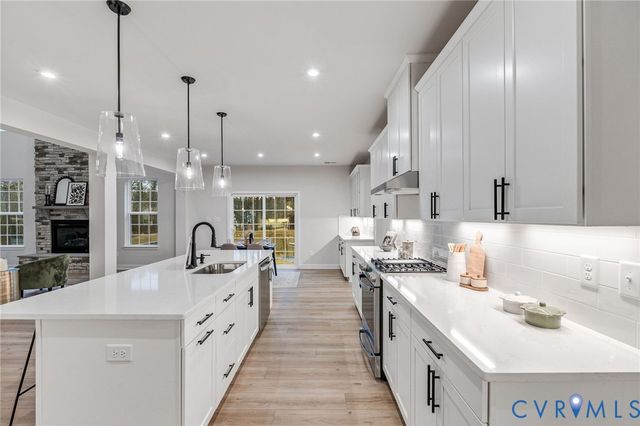 18724 Holly Crest Dr, Moseley, VA 23120