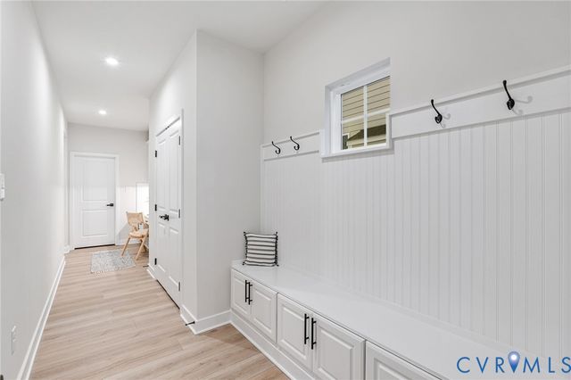 18724 Holly Crest Dr, Moseley, VA 23120