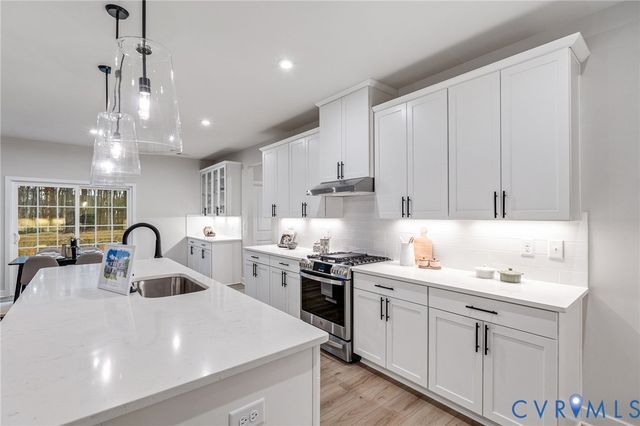 18724 Holly Crest Dr, Moseley, VA 23120