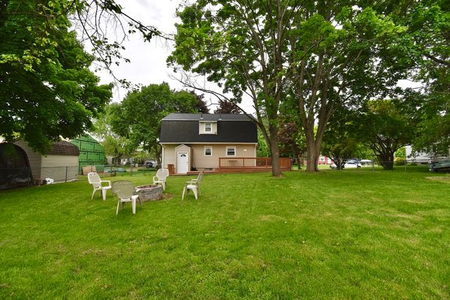 22 Hunting Lane, Agawam, MA 01001
