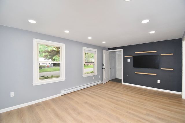 22 Hunting Lane, Agawam, MA 01001
