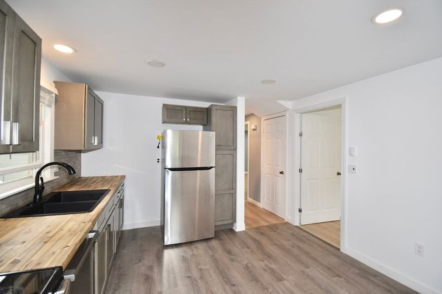 22 Hunting Lane, Agawam, MA 01001