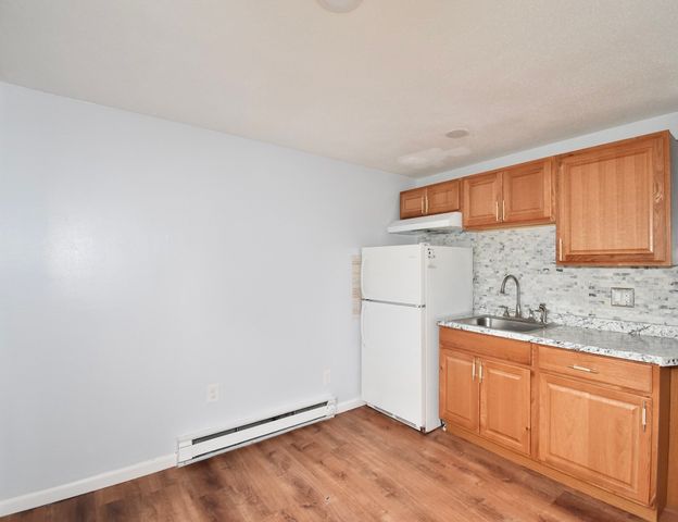22 Hunting Lane, Agawam, MA 01001