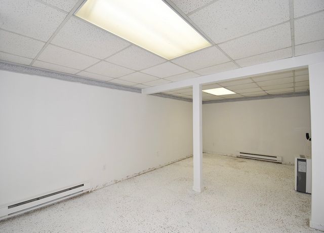 22 Hunting Lane, Agawam, MA 01001