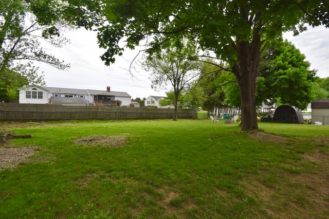 22 Hunting Lane, Agawam, MA 01001