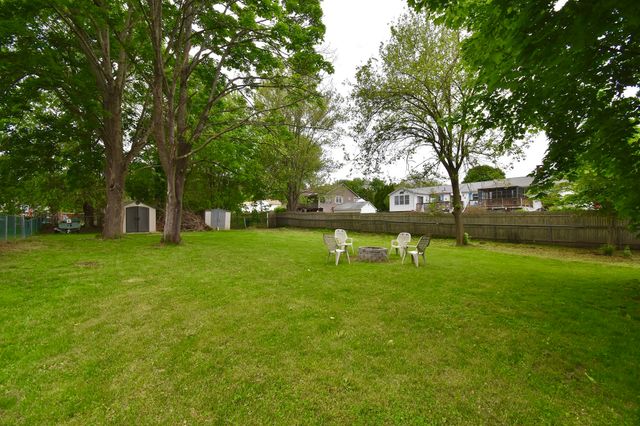 22 Hunting Lane, Agawam, MA 01001
