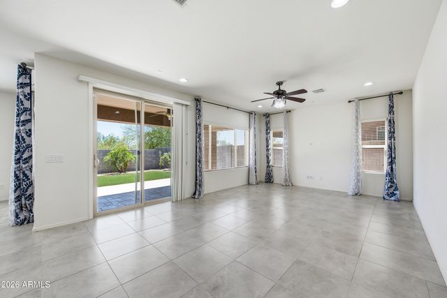 1829 W SPUR Drive, Phoenix, AZ 85085