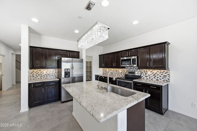 1829 W SPUR Drive, Phoenix, AZ 85085