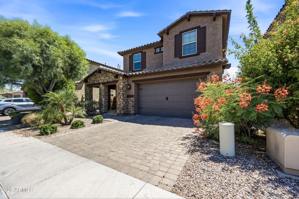 1829 W SPUR Drive, Phoenix, AZ 85085