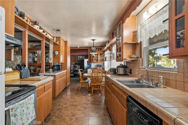 8170 Grapewin, Corona, CA 92880