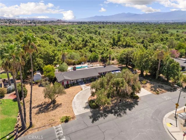 8170 Grapewin, Corona, CA 92880