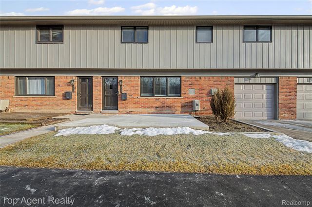 152 E Hickory Grove Road, Bloomfield Charter Township, MI 48304
