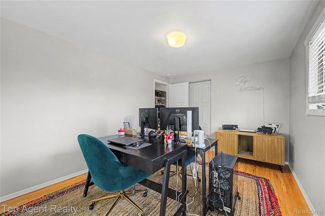 152 E Hickory Grove Road, Bloomfield Charter Township, MI 48304