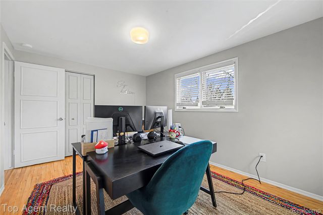 152 E Hickory Grove Road, Bloomfield Charter Township, MI 48304