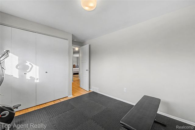 152 E Hickory Grove Road, Bloomfield Charter Township, MI 48304