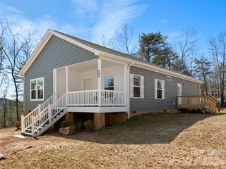 18 Eagle Drive, Hendersonville, NC 28792