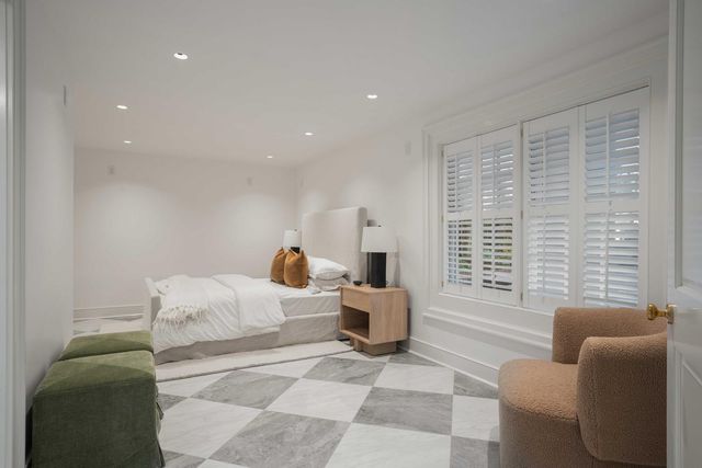 21 New Street, Charleston, SC 29401