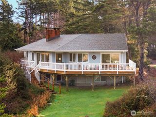 21909 Pacific Way, Ocean Park, WA 98640