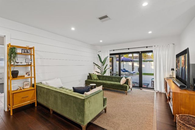 833 NW 6th Terrace, Boca Raton, FL 33486