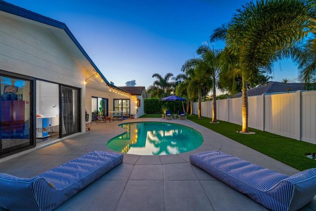 833 NW 6th Terrace, Boca Raton, FL 33486