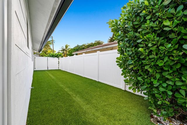 833 NW 6th Terrace, Boca Raton, FL 33486