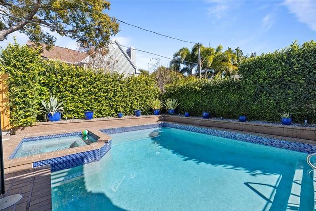 2903 W BAY COURT AVENUE, Tampa, FL 33611