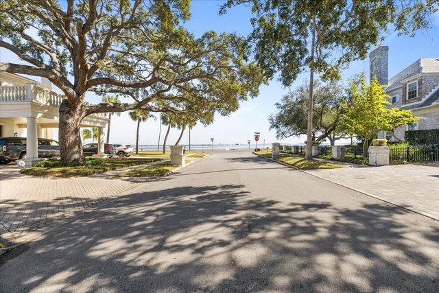 2903 W BAY COURT AVENUE, Tampa, FL 33611