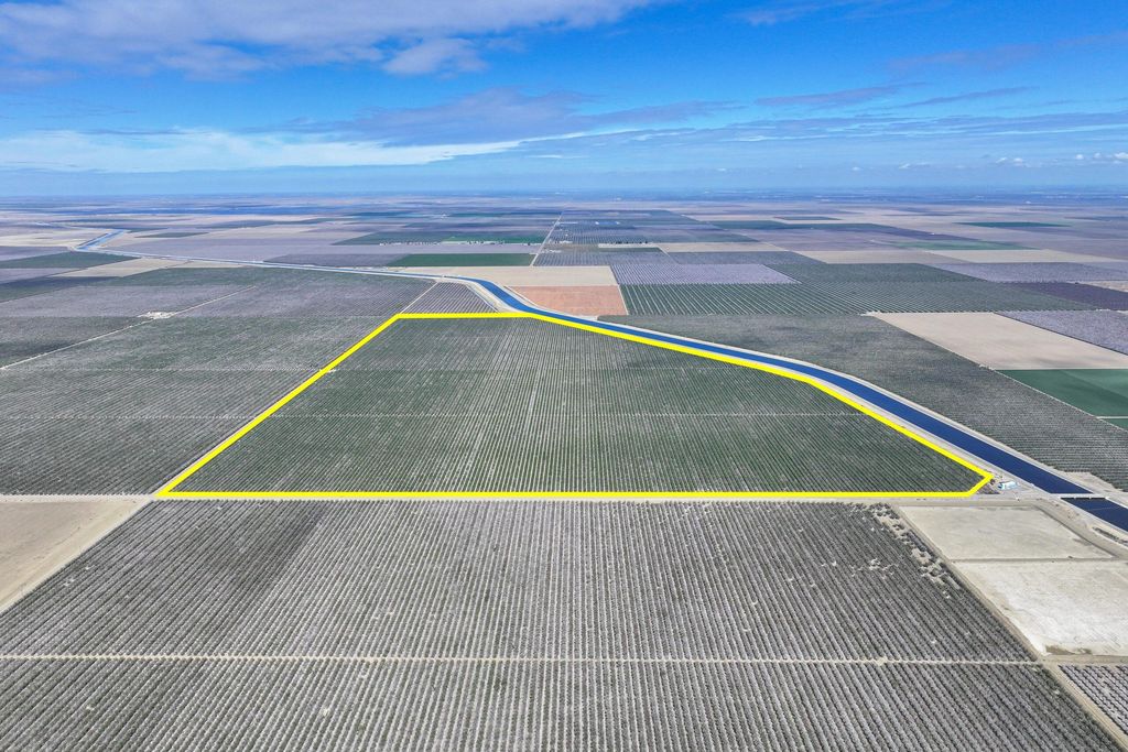 W Cerini Avenue, Cantua Creek, CA 93608