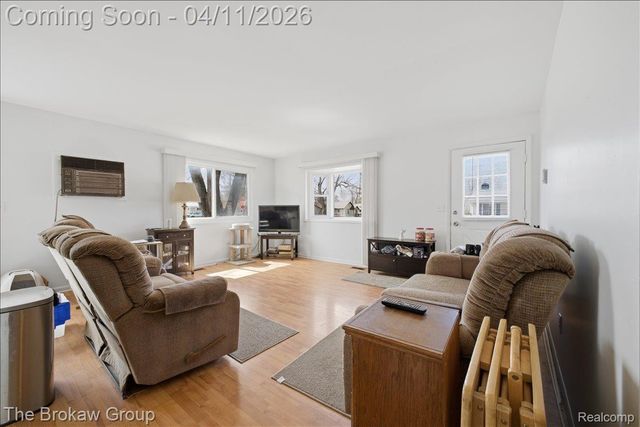 90 N Josephine Avenue, Waterford Charter Township, MI 48328