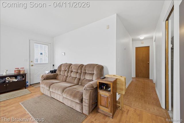 90 N Josephine Avenue, Waterford Charter Township, MI 48328