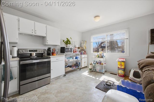 90 N Josephine Avenue, Waterford Charter Township, MI 48328