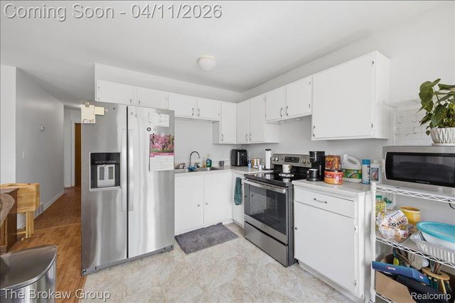 90 N Josephine Avenue, Waterford Charter Township, MI 48328