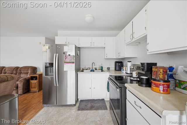 90 N Josephine Avenue, Waterford Charter Township, MI 48328
