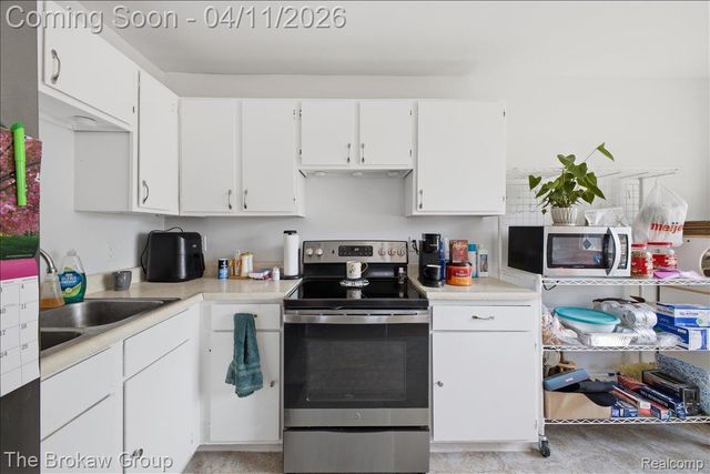 90 N Josephine Avenue, Waterford Charter Township, MI 48328