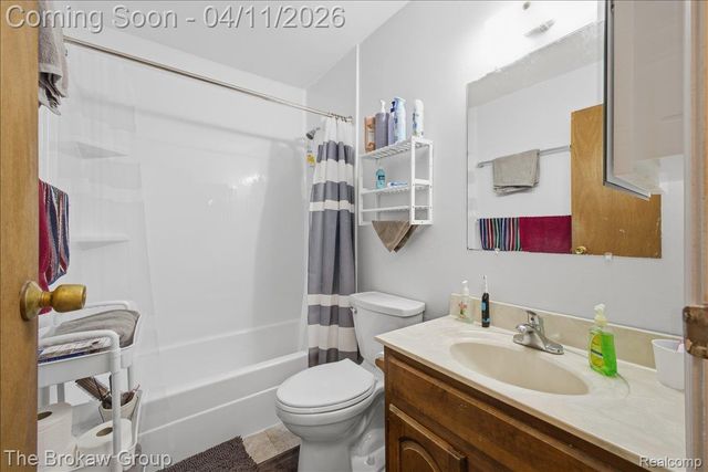 90 N Josephine Avenue, Waterford Charter Township, MI 48328