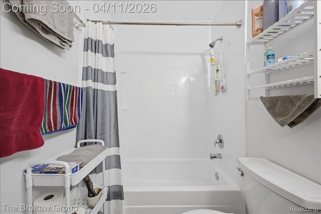 90 N Josephine Avenue, Waterford Charter Township, MI 48328