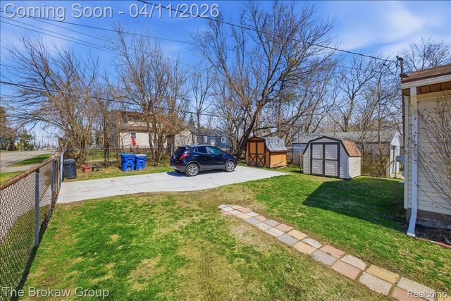 90 N Josephine Avenue, Waterford Charter Township, MI 48328