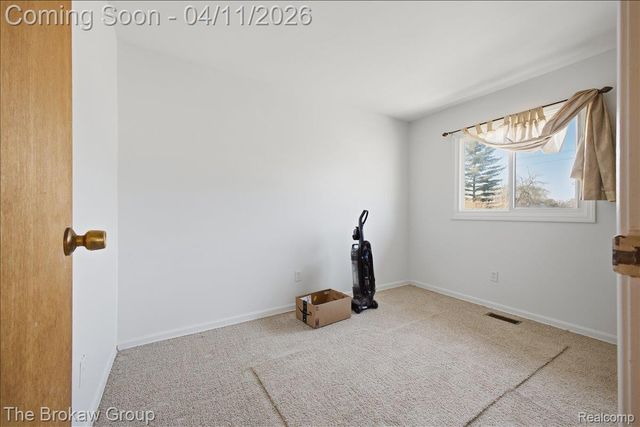 90 N Josephine Avenue, Waterford Charter Township, MI 48328