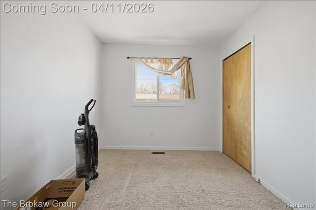 90 N Josephine Avenue, Waterford Charter Township, MI 48328