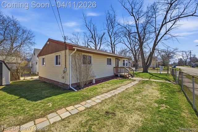 90 N Josephine Avenue, Waterford Charter Township, MI 48328