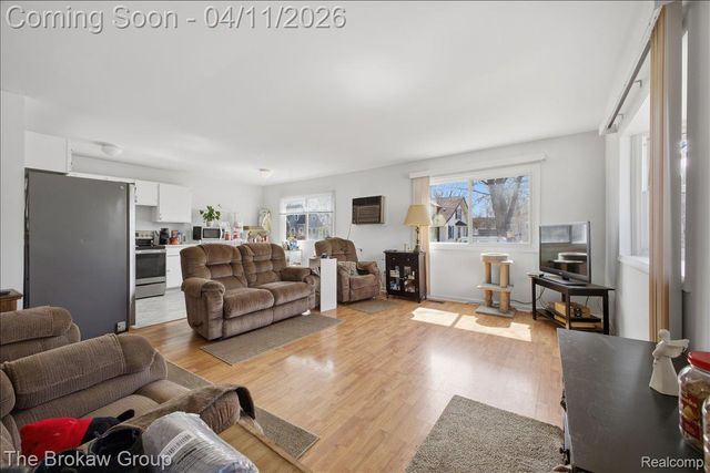 90 N Josephine Avenue, Waterford Charter Township, MI 48328