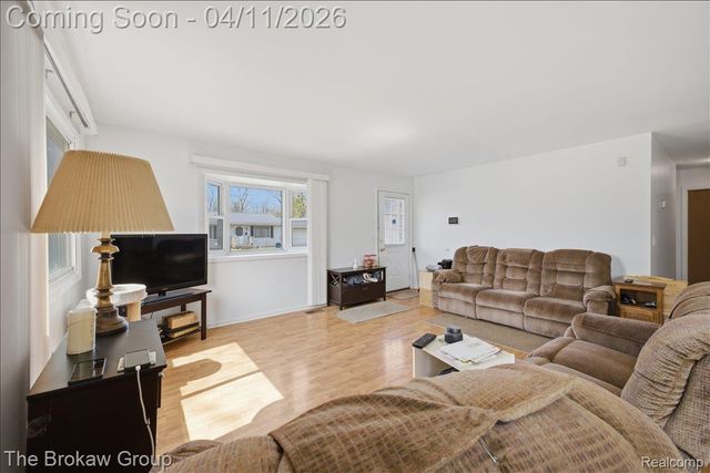 90 N Josephine Avenue, Waterford Charter Township, MI 48328