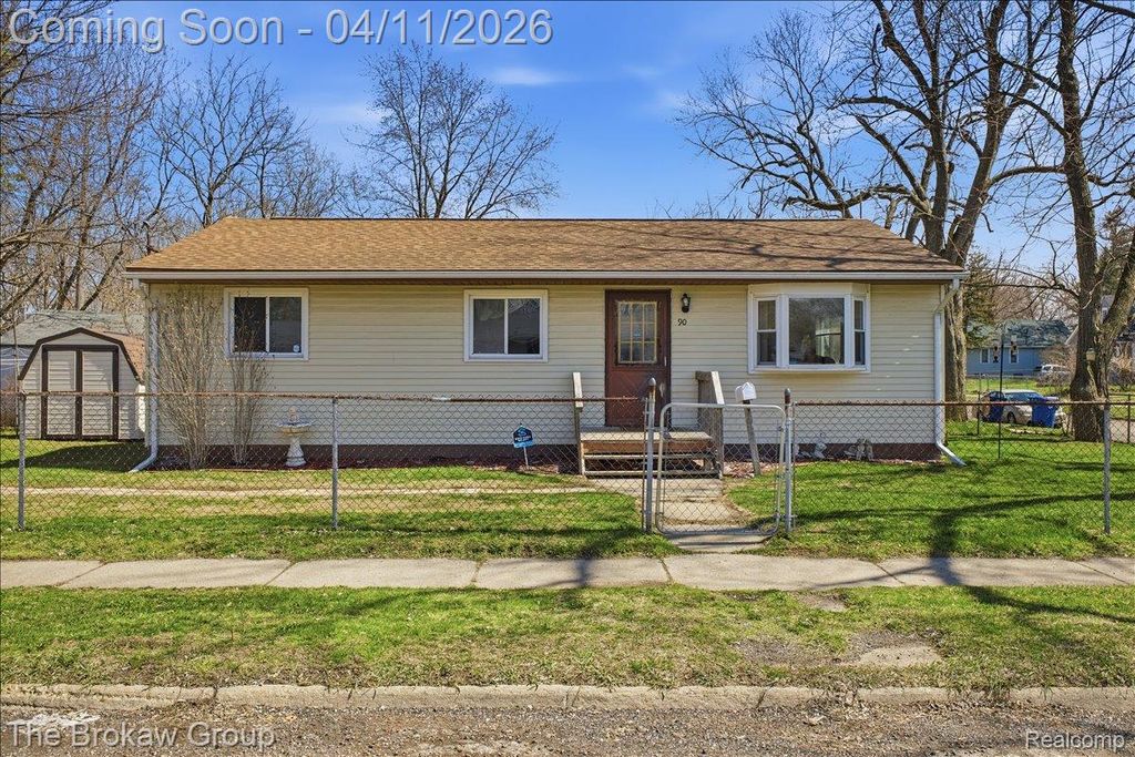 90 N Josephine Avenue, Waterford Charter Township, MI 48328