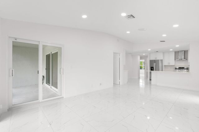 6702 N Pine Island Road 6702, Tamarac, FL 33321