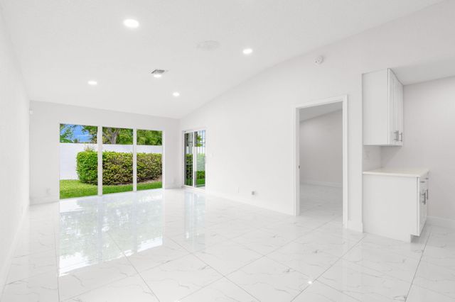 6702 N Pine Island Road 6702, Tamarac, FL 33321