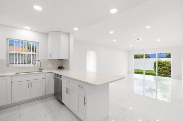 6702 N Pine Island Road 6702, Tamarac, FL 33321