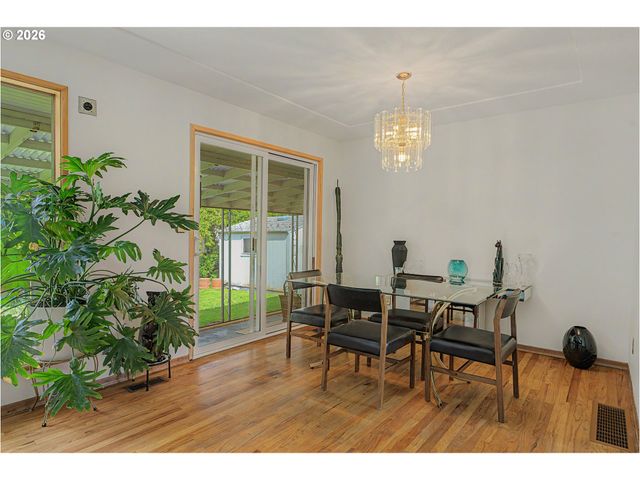 14045 Ne SACRAMENTO St, Portland, OR 97230